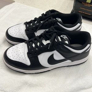 Nike Panda Dunks in excellent condition used condition size 9.5 W / 8 M